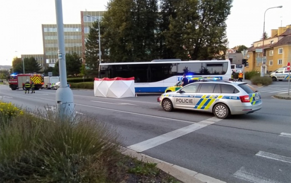 V Ústí nad Orlicí srazil autobus seniorku, žena na místě zemřela