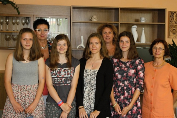 Děvčata ze ZŠ Dolní Dobrouč oslnila s projektem na podporu rasové tolerance