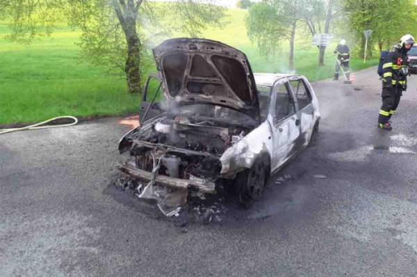Hasiči likvidovali na Orlickoústecku požár osobního automobilu