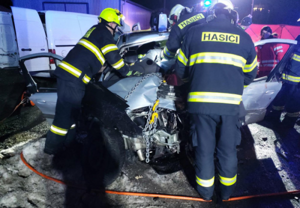 Dvě hasičské jednotky zasahovaly u nehody dvou vozidel v Jablonném nad Orlicí